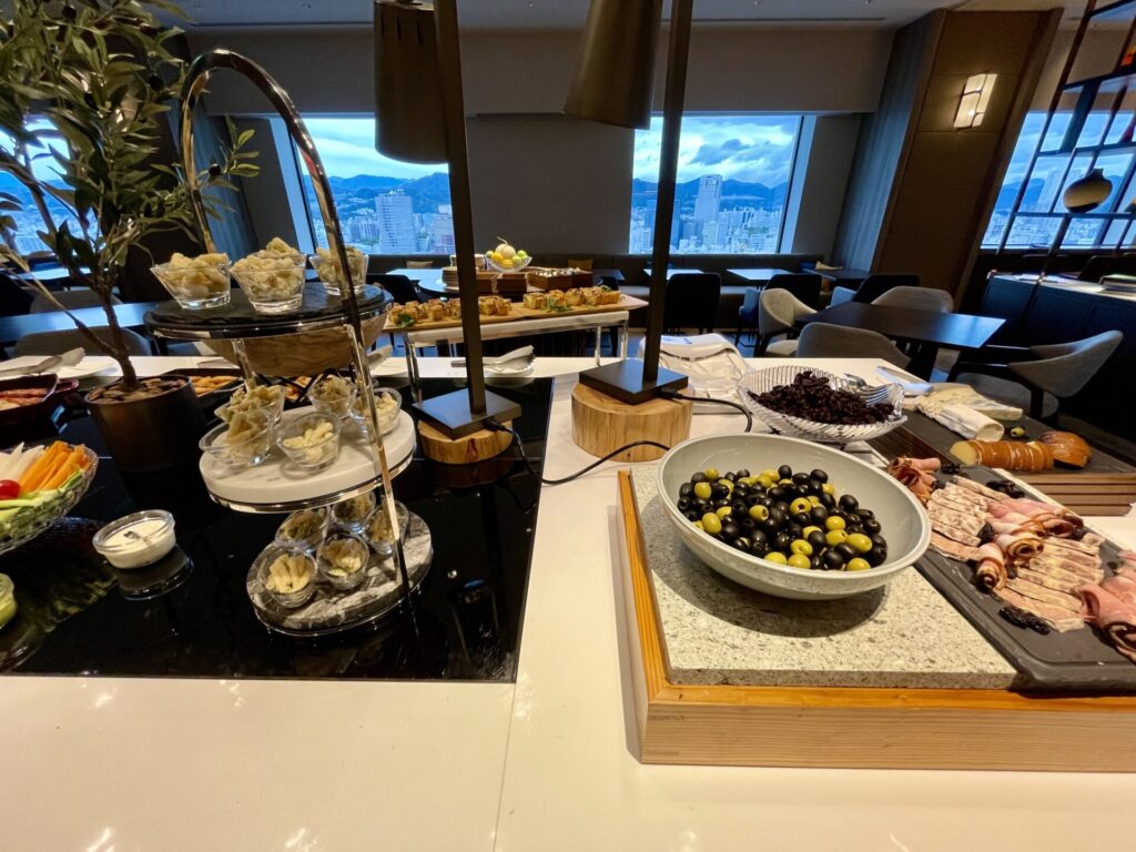 ヒルトン広島 ラウンジ イブニングカクテル マカロニサラダ