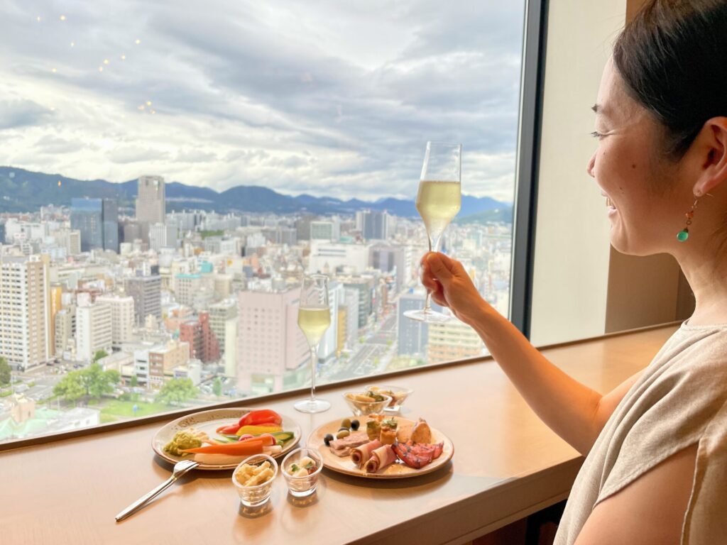 ヒルトン広島 ラウンジ イブニングカクテル スパークリングで乾杯