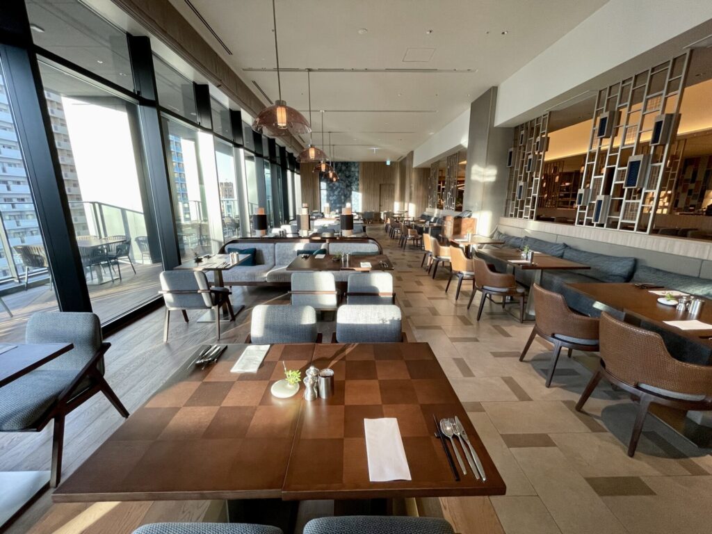 ヒルトン広島 オールデイダイニング「モザイク」窓側席