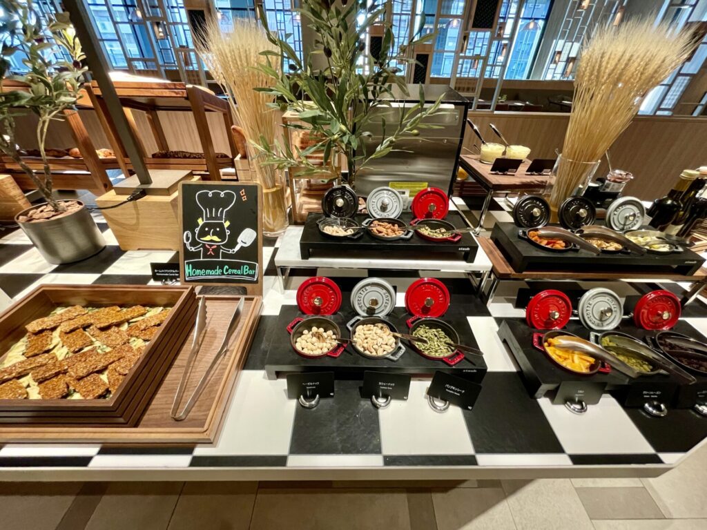 ヒルトン広島 モザイク 朝食 ホームメイドシリアルバー