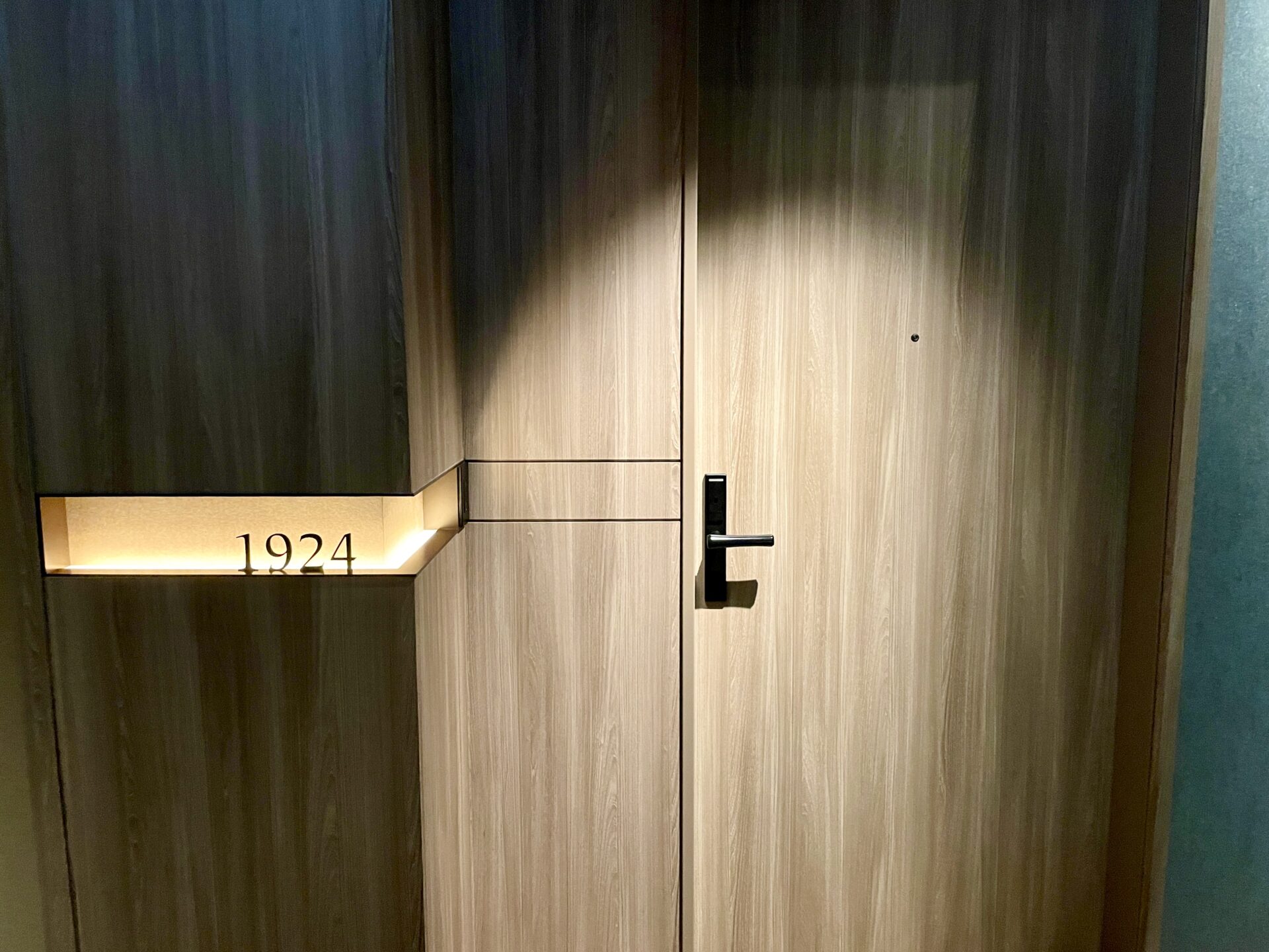 ヒルトン広島 客室の扉