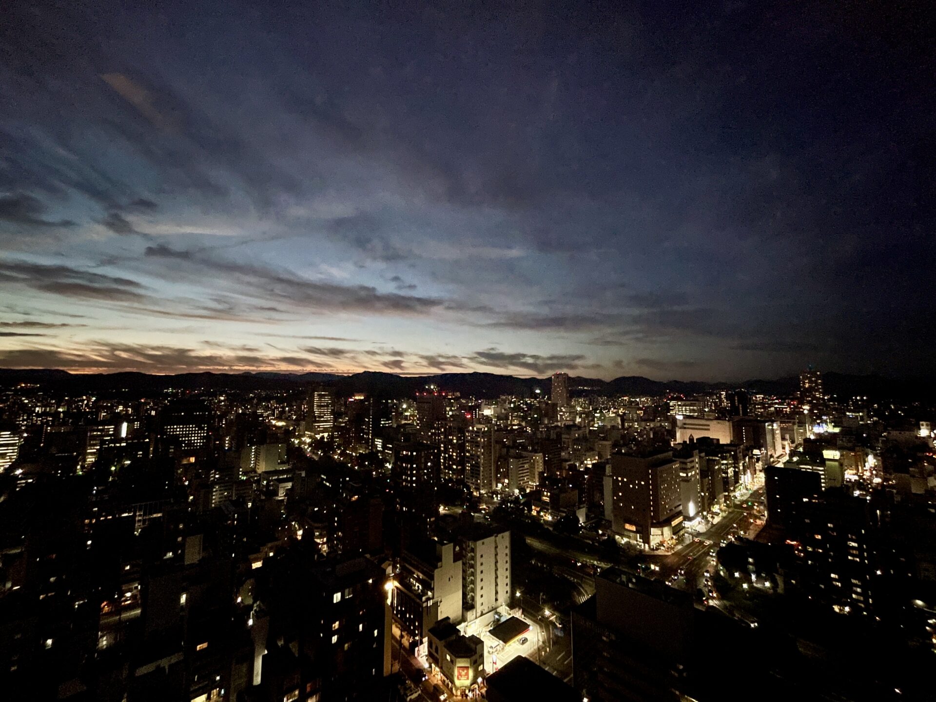ヒルトン広島 ラウンジ 夜景の眺望