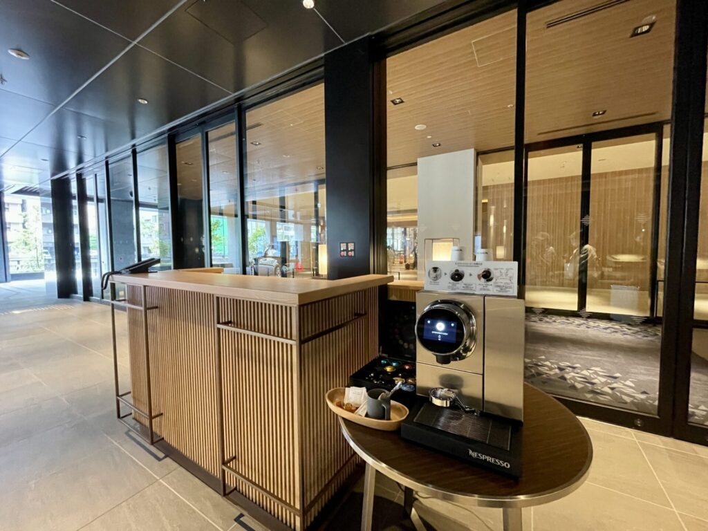 ヒルトン広島 エントランスのコーヒーマシン