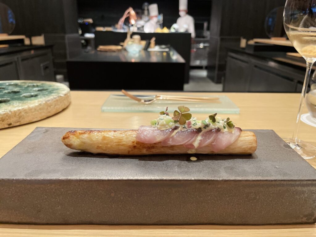 「ROKU KYOTO(ロク京都)」TENJIN シェフズテーブル ディナー ホワイトアスパラガス 鯖