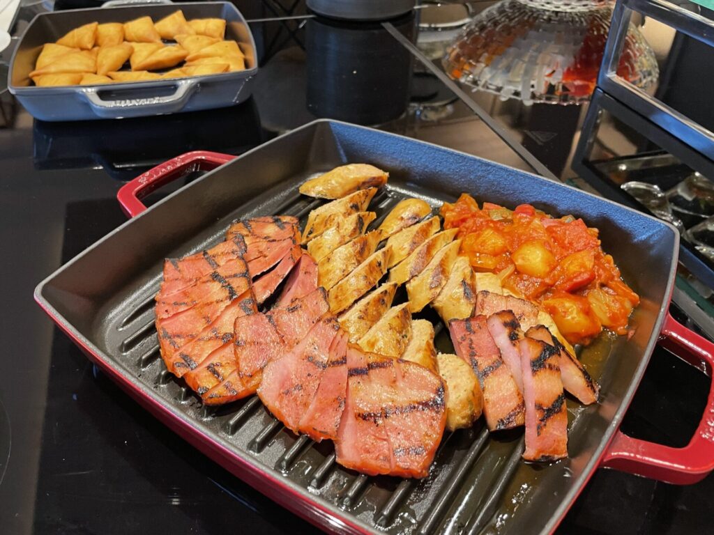 「ヒルトン広島」エグゼクティブラウンジ イブニングカクテル グリルのお肉いろいろ