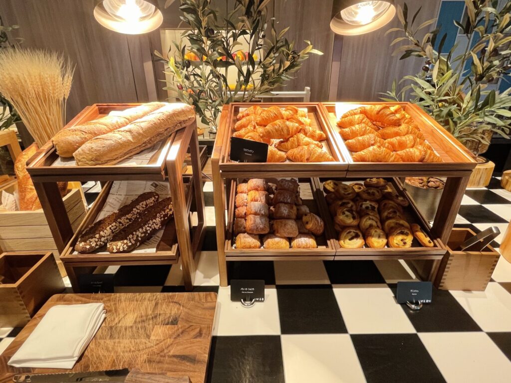 「ヒルトン広島」朝食ビュッフェ パンコーナー