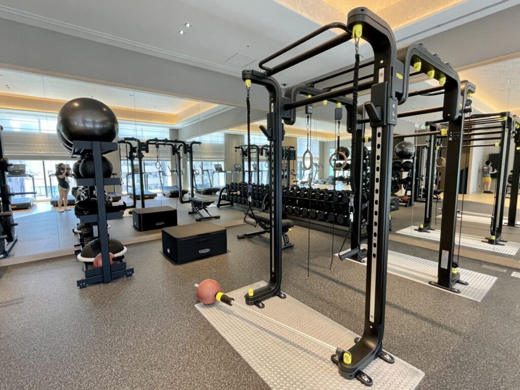 「ヒルトン広島」フィットネスセンター ジムのトレーニングマシン