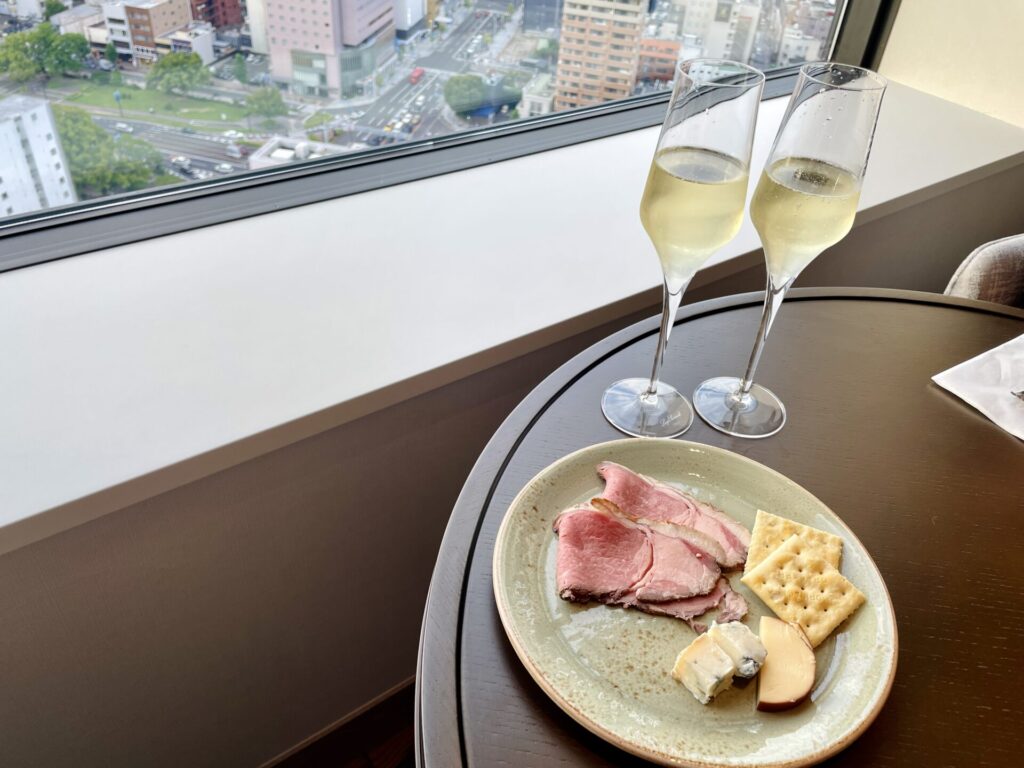 「ヒルトン広島」エグゼクティブラウンジ イブニングカクテル フードいろいろ