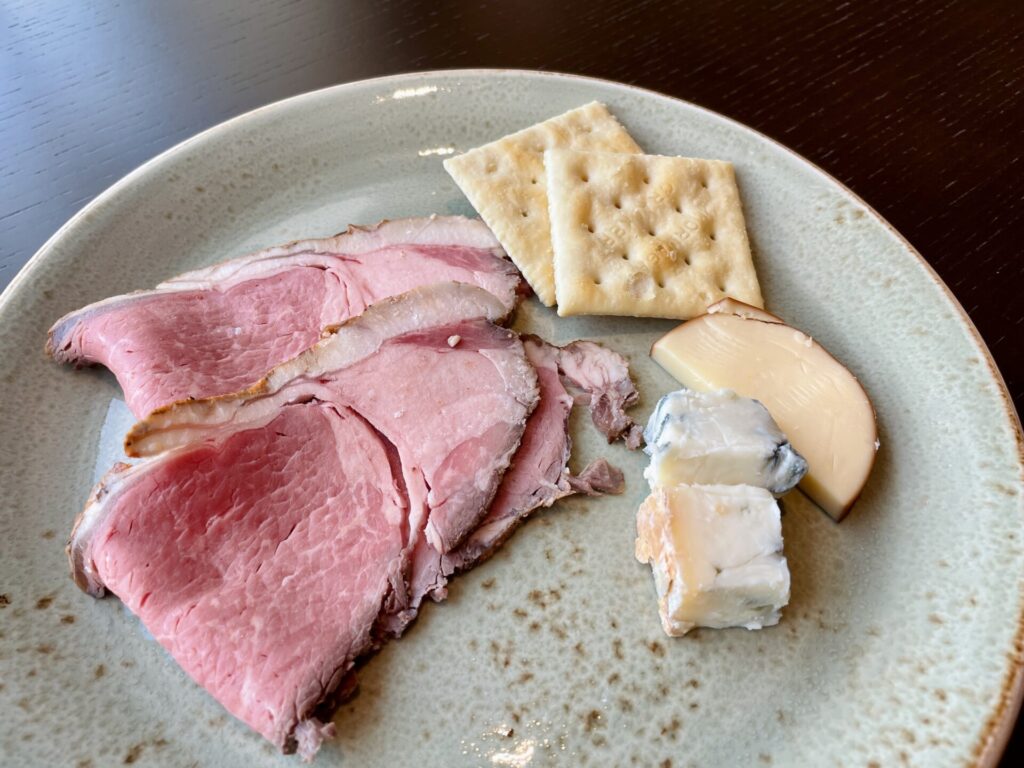 「ヒルトン広島」エグゼクティブラウンジ イブニングカクテル フードいろいろ