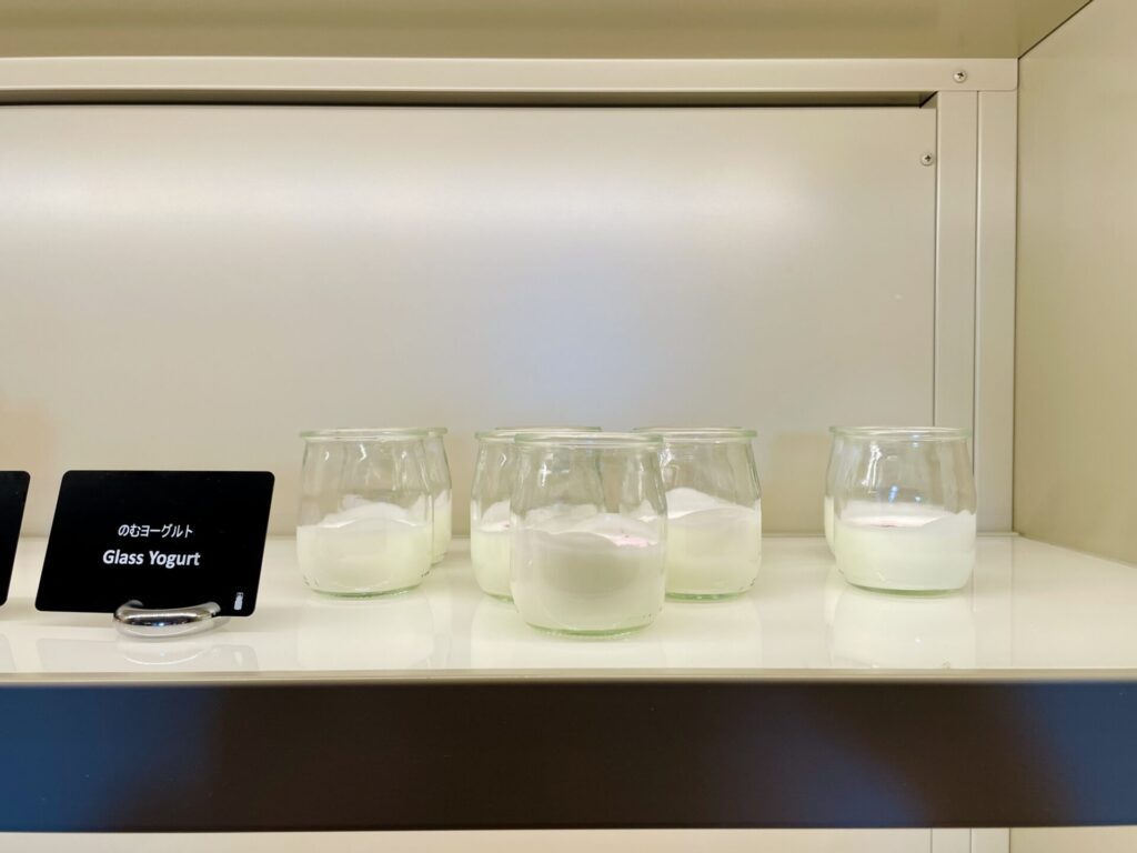 「ヒルトン広島」朝食ビュッフェ サラダコーナー 飲むヨーグルト