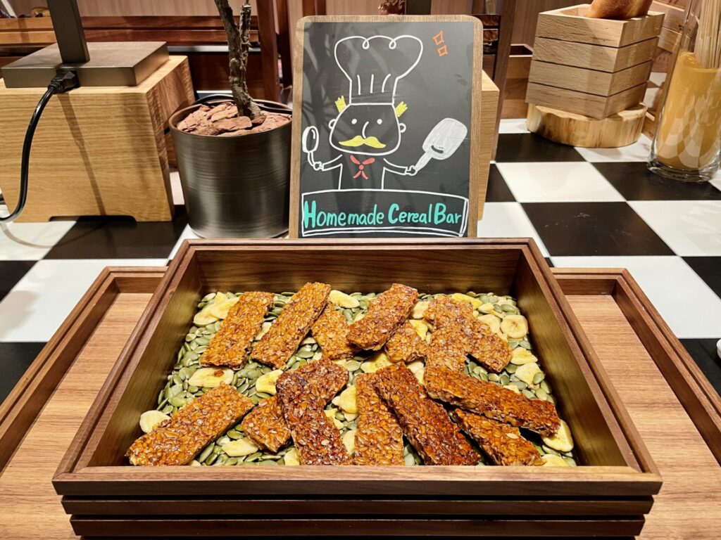 「ヒルトン広島」朝食ビュッフェ シリアルコーナー ホームメイドシリアルバー
