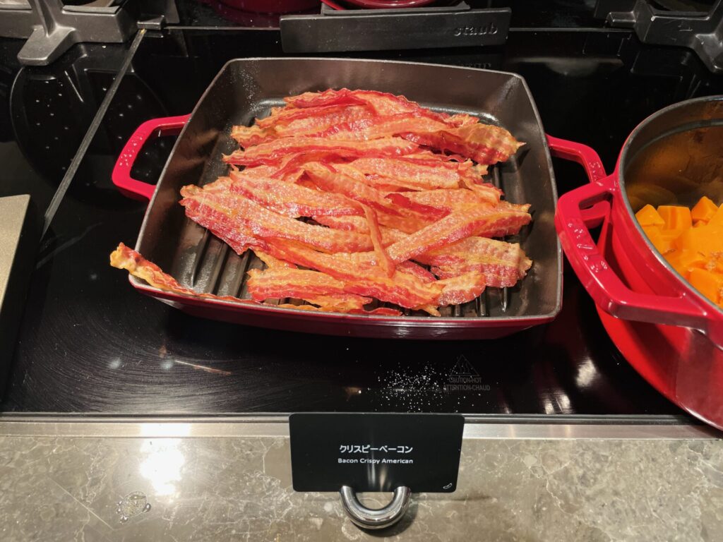 「ヒルトン広島」モザイク 朝食ビュッフェ 洋食コーナー クリスピーベーコン