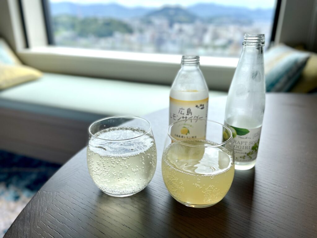 「ヒルトン広島」冷蔵庫内のドリンクでサ活後の乾杯