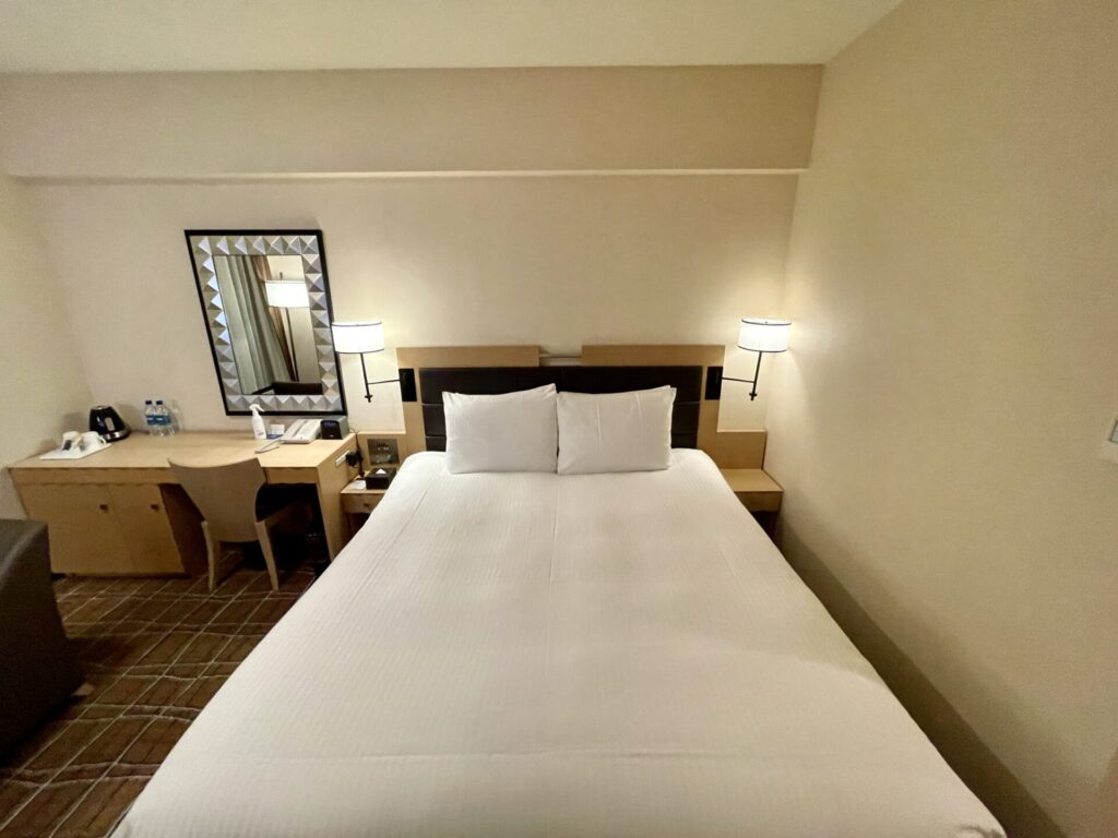 ダブルツリーbyヒルトン那覇 キングベッド