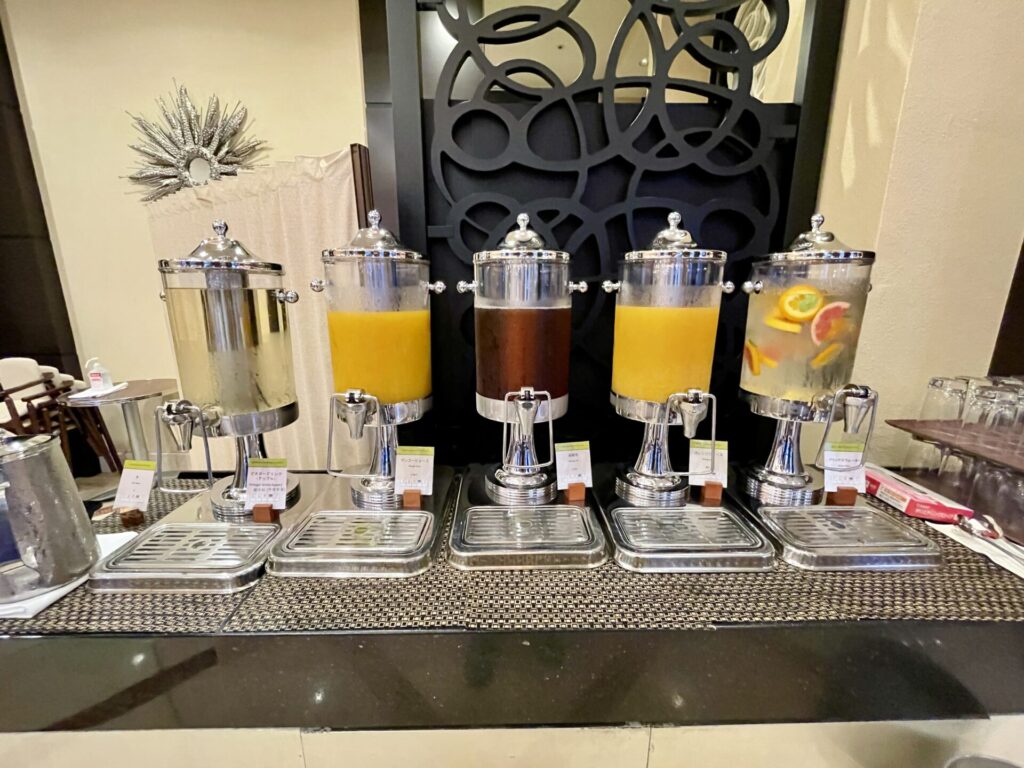 ダブルツリーヒルトン那覇 朝食 ドリンクコーナー