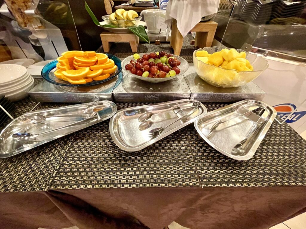 ダブルツリーヒルトン那覇 朝食 フルーツ
