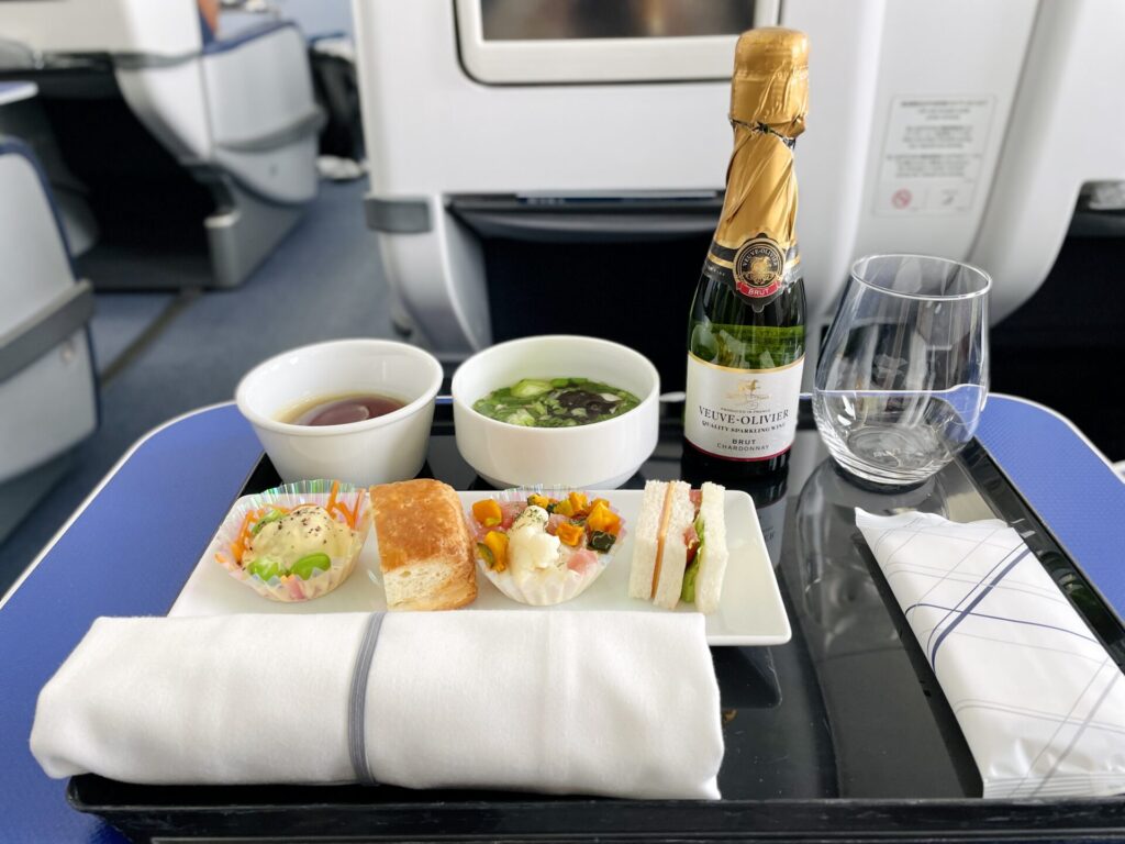 羽田-那覇「プレミアムクラス」食事