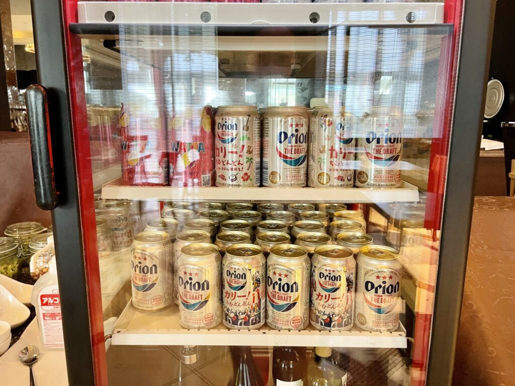 「ダブルツリーbyヒルトン那覇」ゴールド会員+ダイヤモンド会員対象 ウェルカムラウンジ(カクテルタイム) 冷蔵庫のドリンク