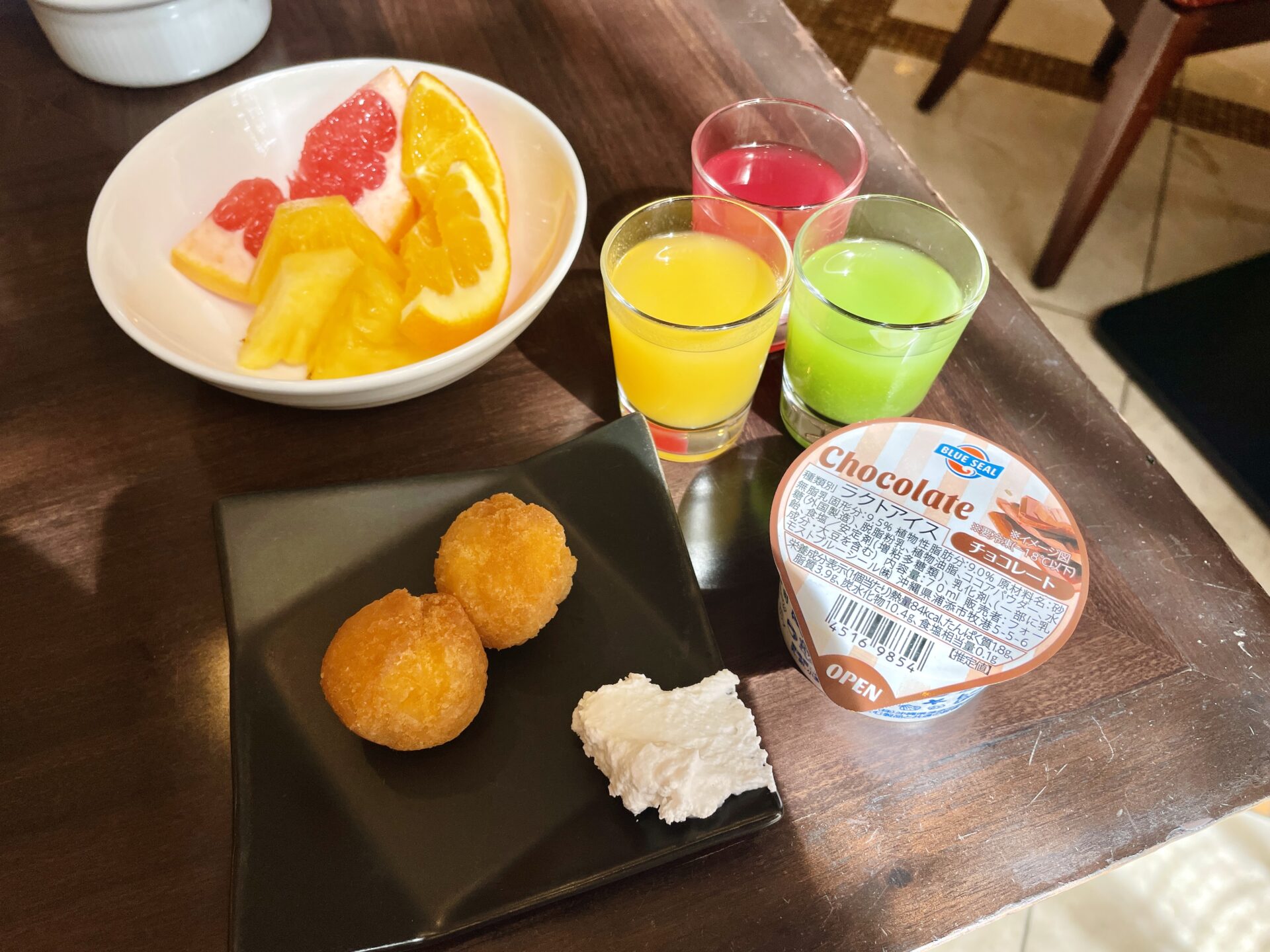 「ダブルツリーbyヒルトン那覇」朝食 締めのデザート ブルーシールアイス