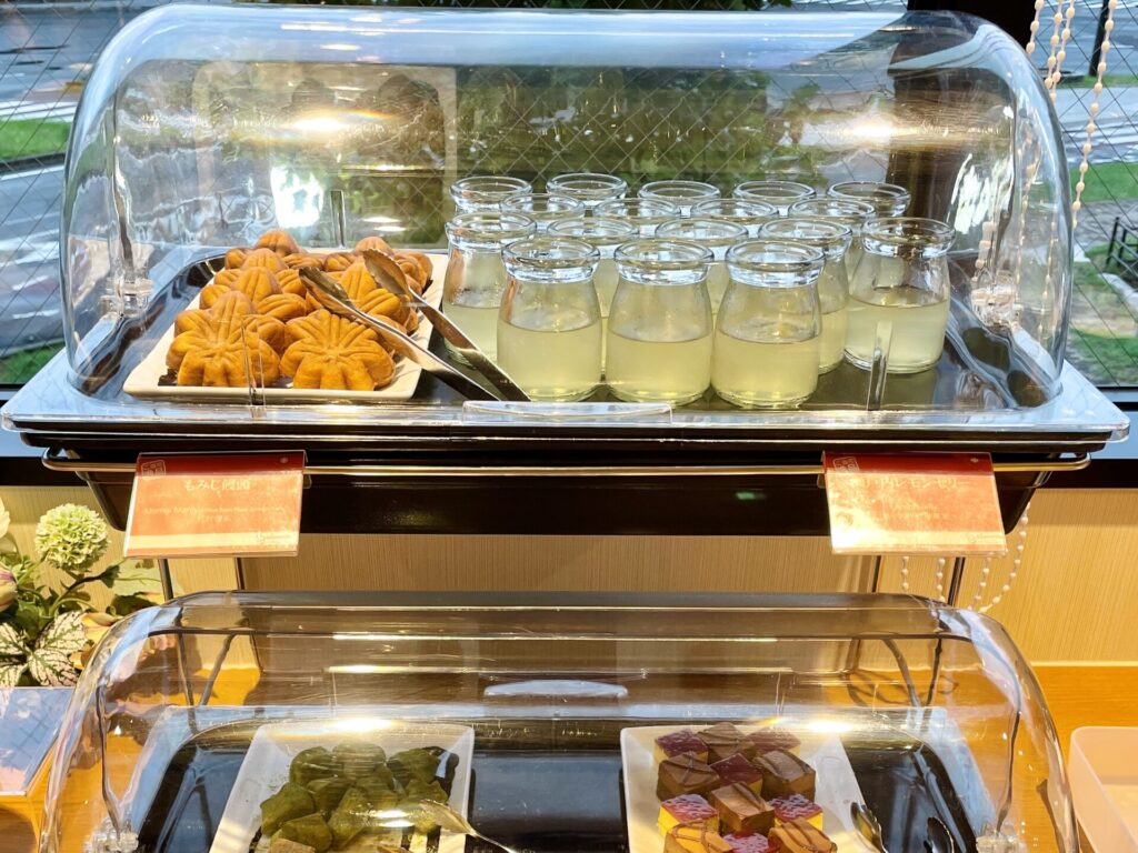 「ドーミーイン広島ANNEX」朝食 デザートコーナー