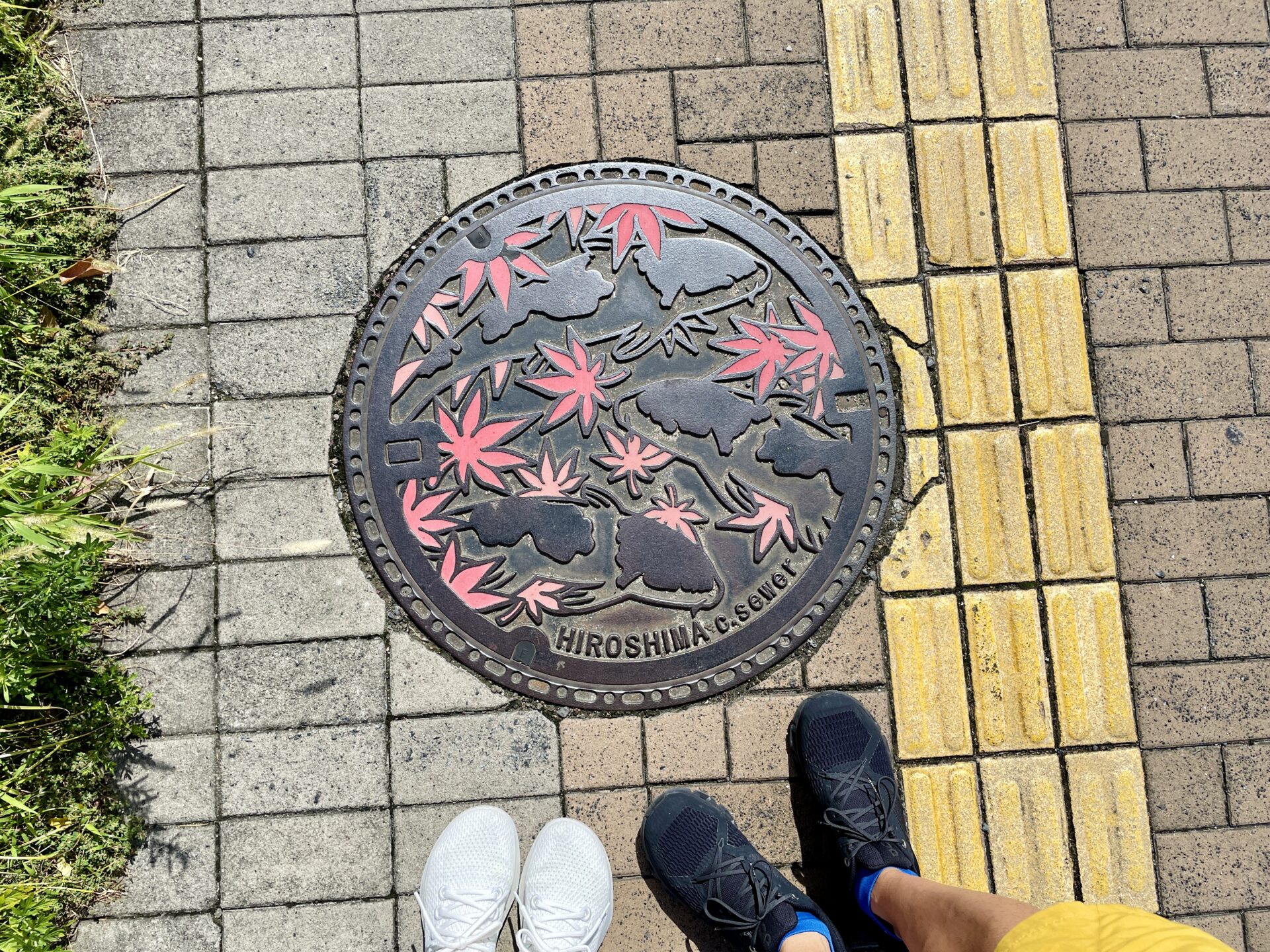 「ヒルトン広島」旅ラン 広島ではマンホールも紅葉柄
