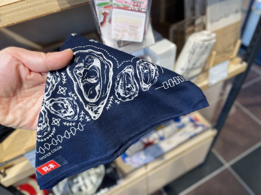 「ヒルトン広島」旅ランの様子 おりづるタワーのお土産いろいろ