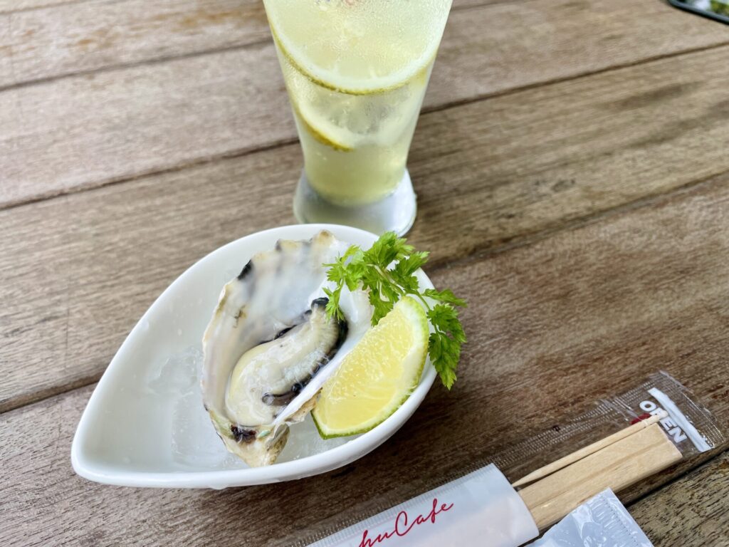 「ヒルトン広島」旅ランの様子 握手カフェで生牡蠣を食べる