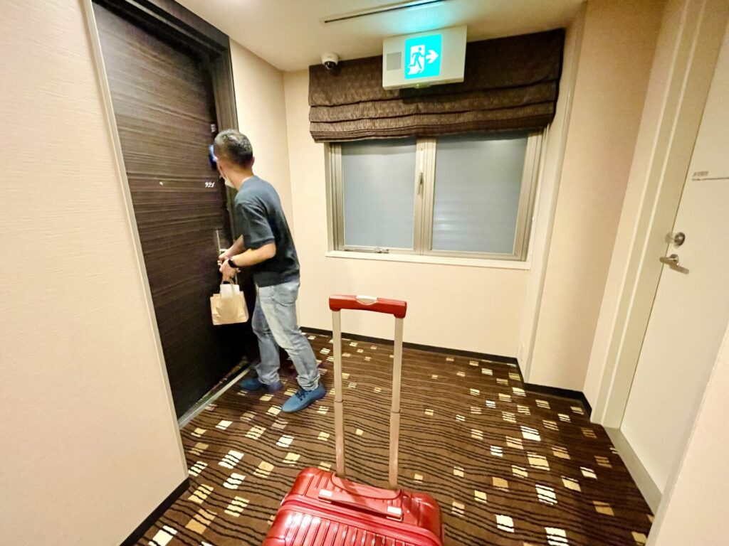 「ダブルツリーbyヒルトン那覇」ゲストルーム キング 客室入口