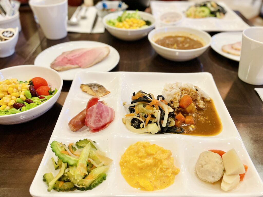 「ダブルツリーbyヒルトン那覇」朝食 妻のプレート
