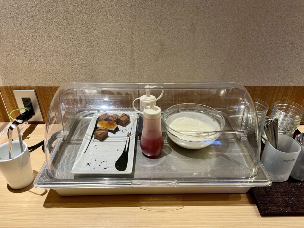 ドーミーイン秋葉原 ケーキとヨーグルト