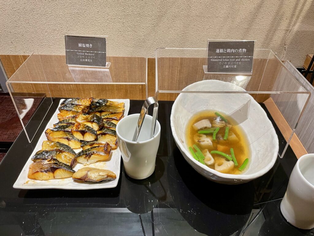 ドーミーイン秋葉原 朝食 鯖塩焼きと煮物