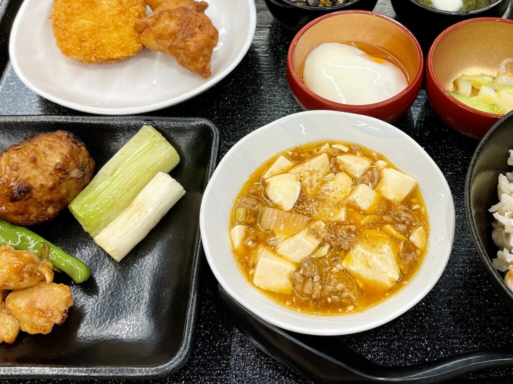 「ドーミーイン後楽園」朝食 サウナ後のサ飯は麻婆豆腐