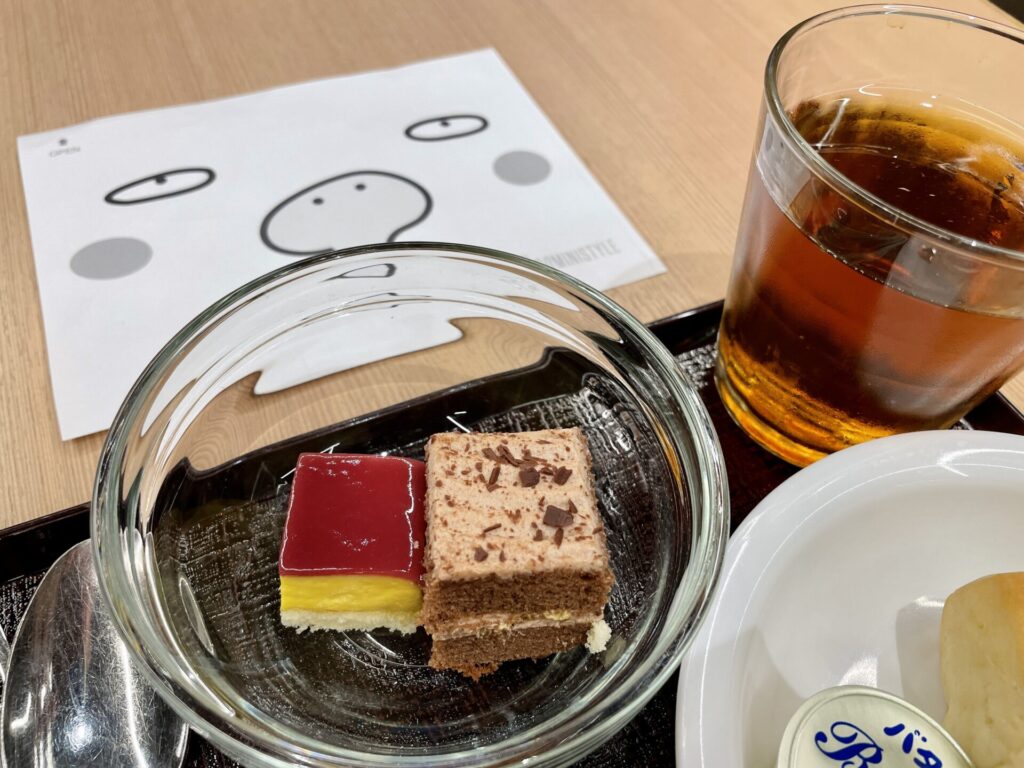 「ドーミーイン後楽園」朝食 ミニケーキ