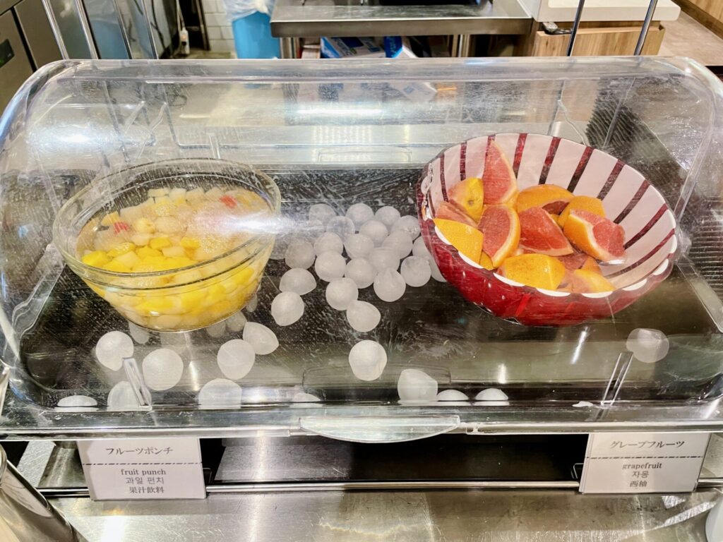 「ドーミーイン池袋」朝食 デザートコーナー フルーツ