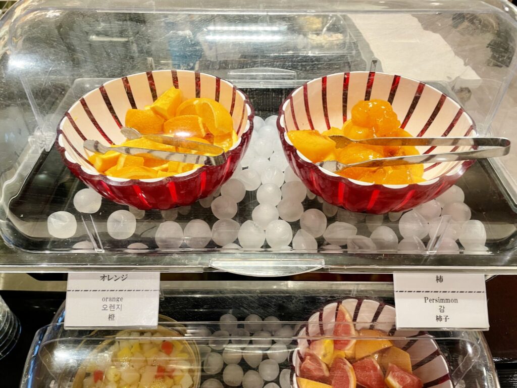 「ドーミーイン池袋」朝食 デザートコーナー フルーツ