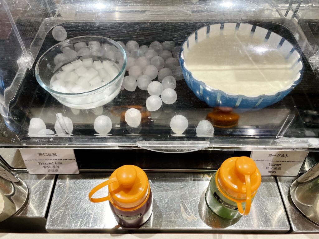 「ドーミーイン池袋」朝食 デザートコーナー ヨーグルト