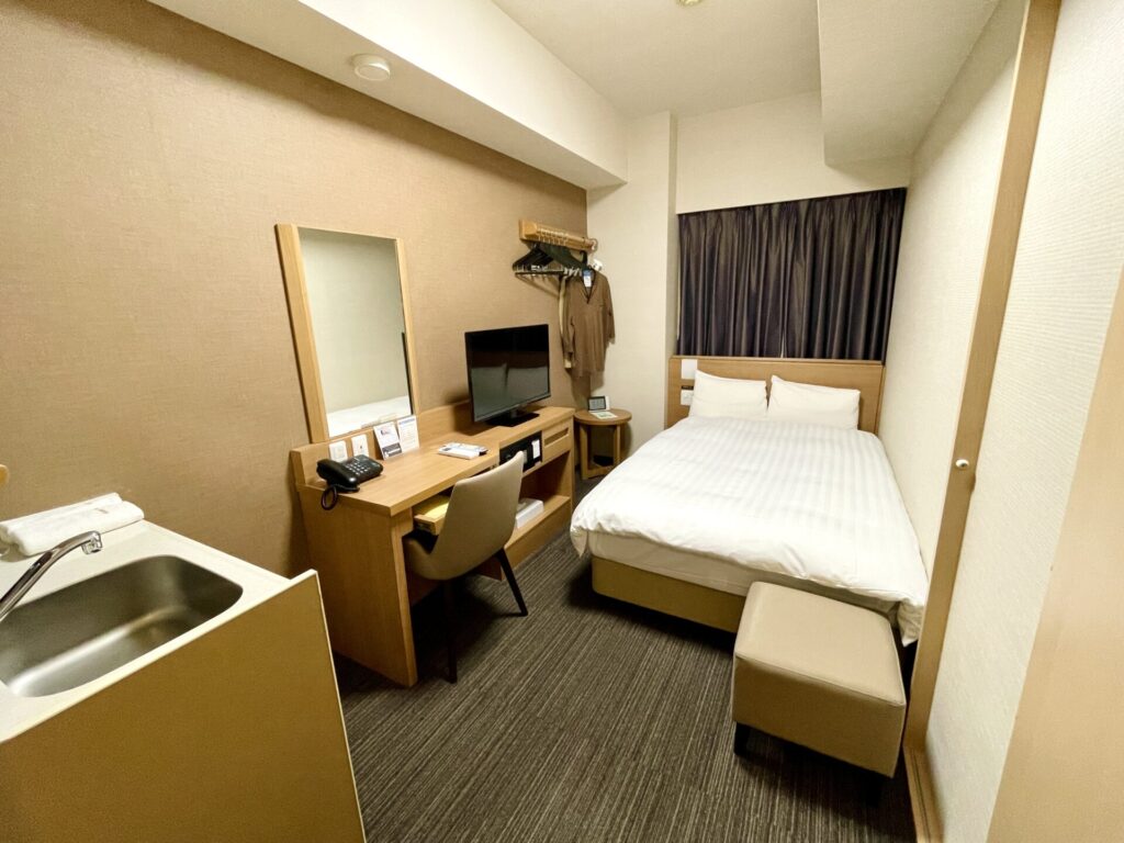 「ドーミーイン秋葉原」セミダブル客室の様子