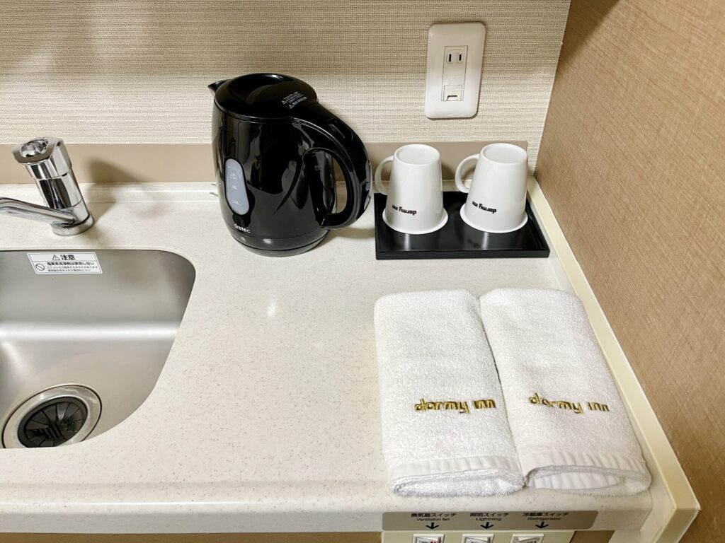 ドーミーイン秋葉原 ケトルとコップ