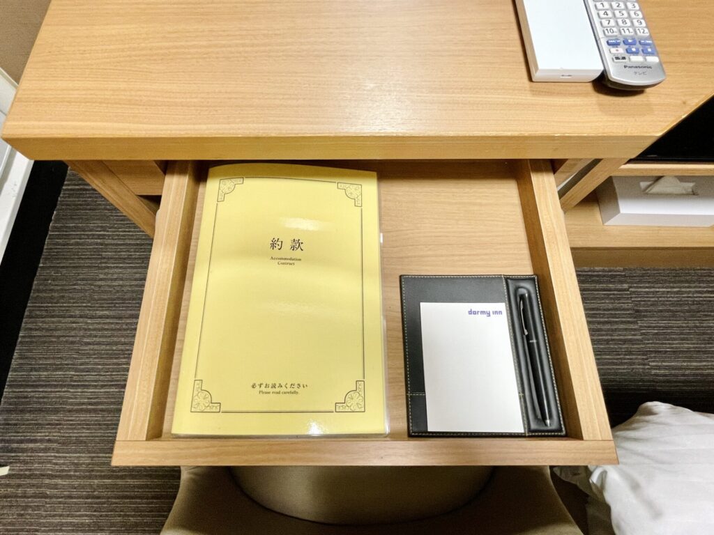 ドーミーイン秋葉原 デスクの引き出し