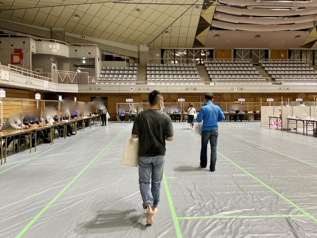 NAHAマラソン 選手受付会場 県立武道館アリーナ棟