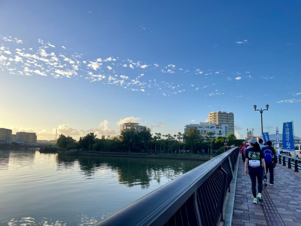 NAHAマラソン 当日の朝 明治橋
