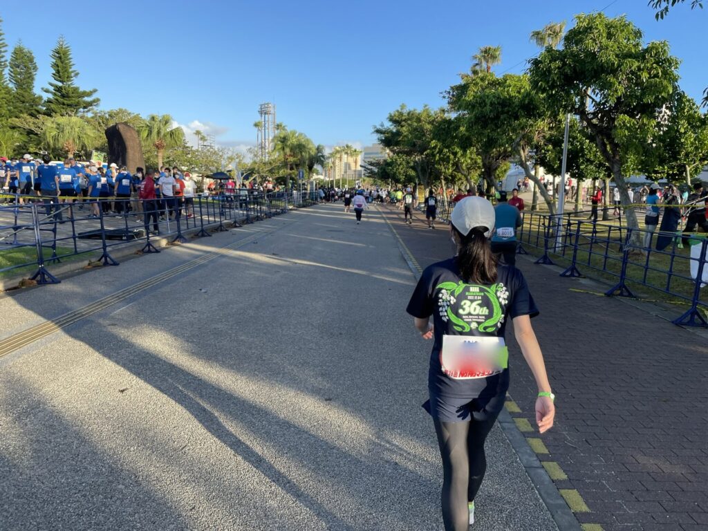 NAHAマラソン グループごとに並ぶ