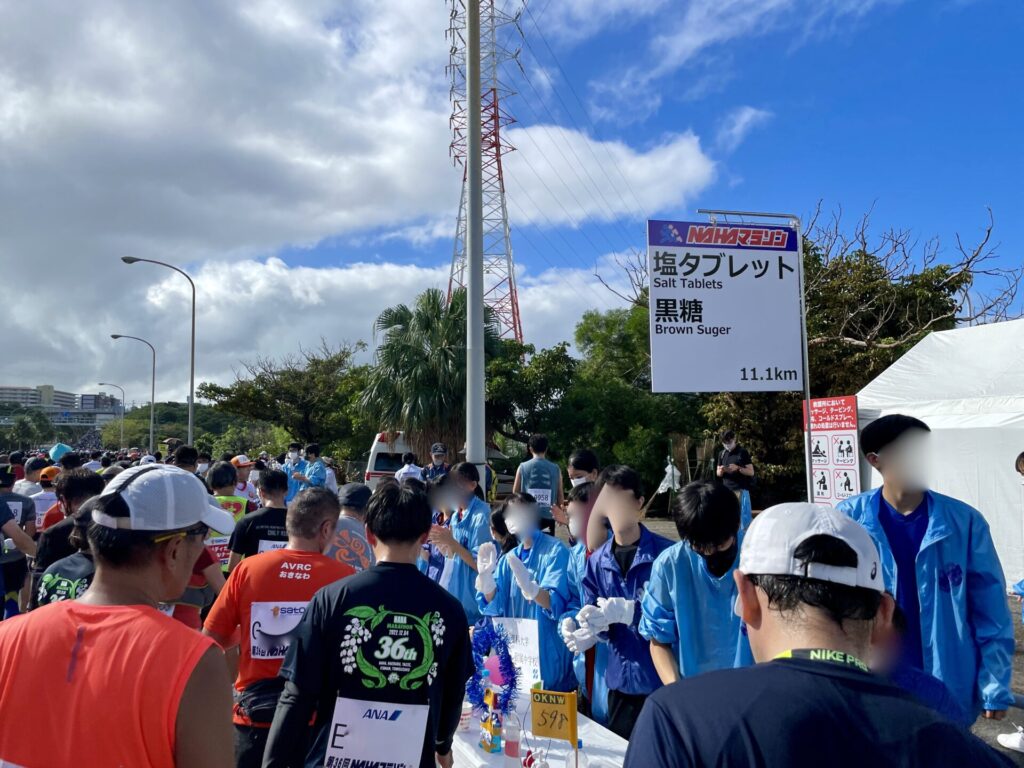 NAHAマラソン 11.1km地点のエイド