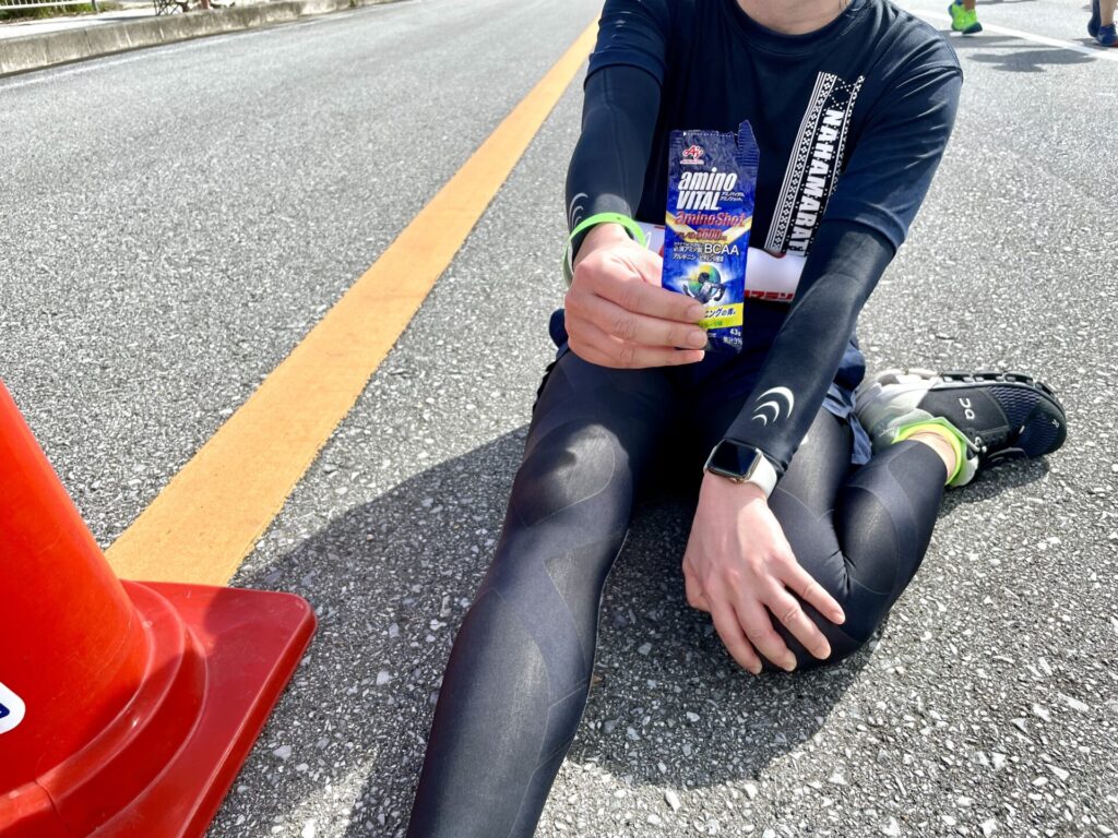 NAHAマラソン 平和記念公園を過ぎて妻の足が攣るアクシデント