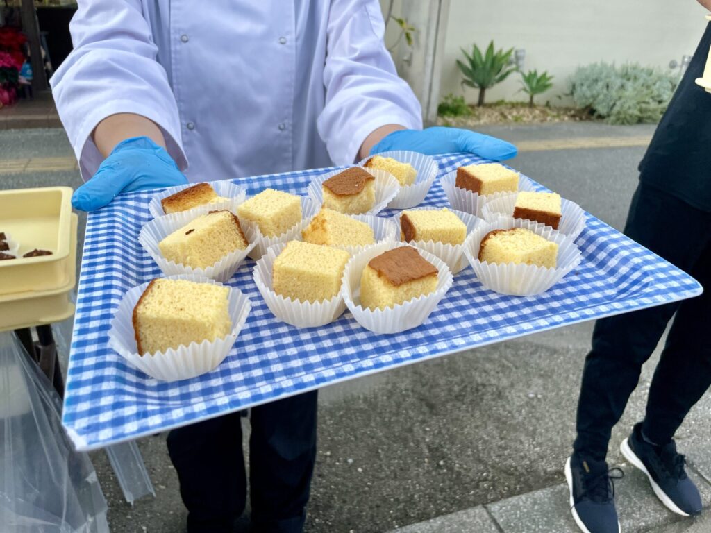 NAHAマラソン いくぼ菓子店のエイドはカステラとチョコレートケーキ