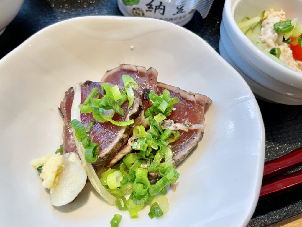 「ドーミーイン池袋」朝食 期間限定メニュー「鰹のたたき」