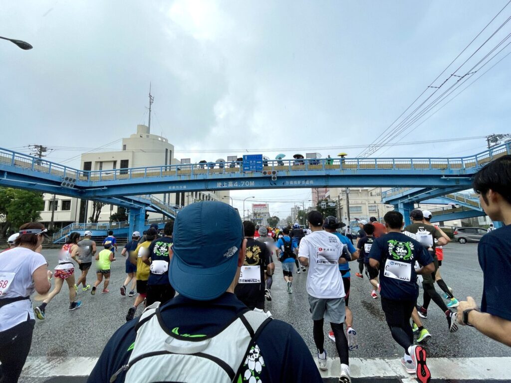 NAHAマラソン 与儀交差点通過