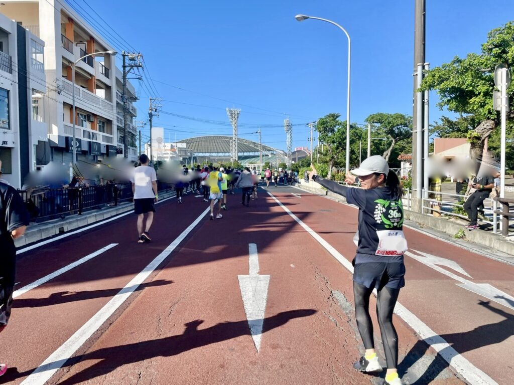 NAHAマラソン セルラースタジアム那覇が見えた