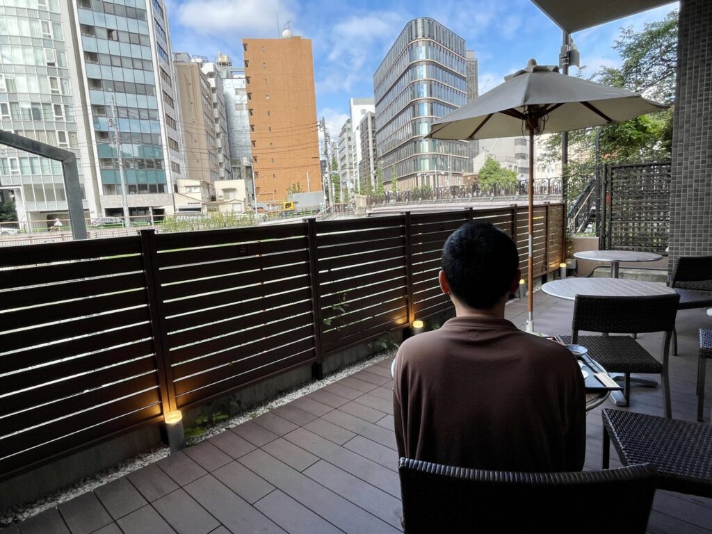 ドーミーイン東京八丁堀 朝食会場のテラス席