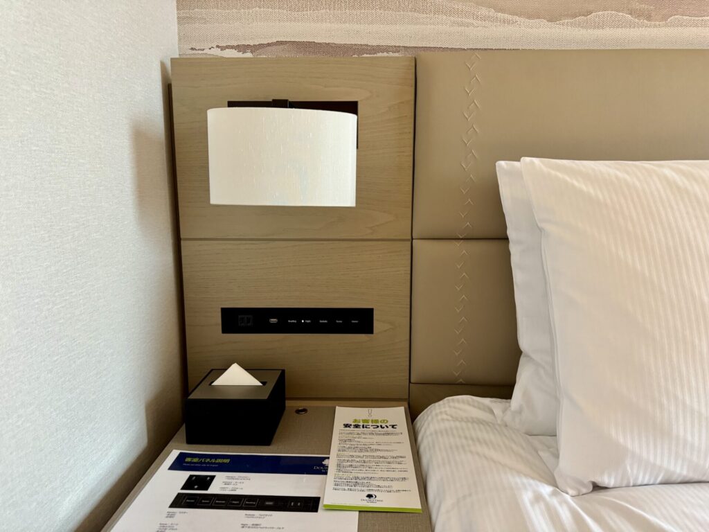 ダブルツリーbyヒルトン富山 プレミアムルーム ツインベッド ベッドサイド